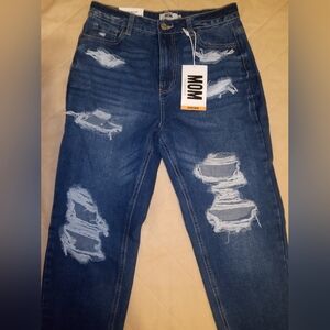 NWT Mom Refgue High Rise Distressed Blue Jeans Size 5.